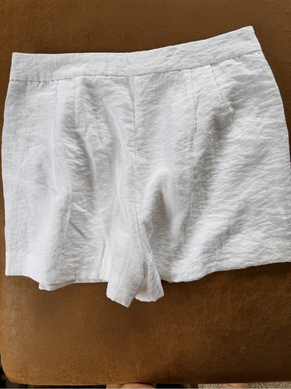 Michael Kors White High-Waist Pleated Women’s Shorts - Picture 2 of 4